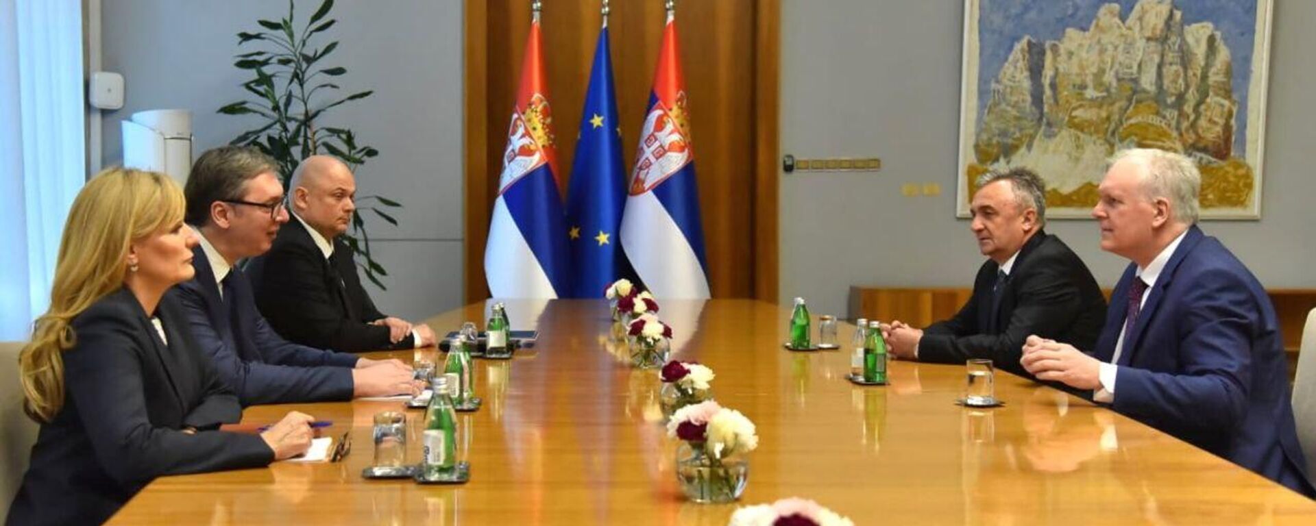Председник Србије Александар Вучић састао се  у оквиру консултација о кандидату за председника Владe
, са  представницима посланичке групе „Ми - глас из народа“  - Sputnik Србија, 1920, 02.04.2025