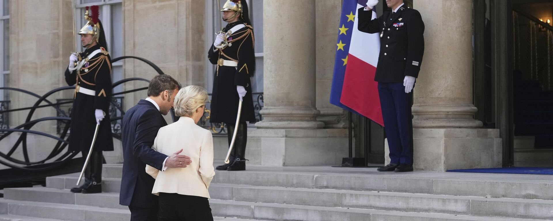 Emanuel Makron i Ursula fon dre Lajen. - Sputnik Srbija, 1920, 05.04.2025