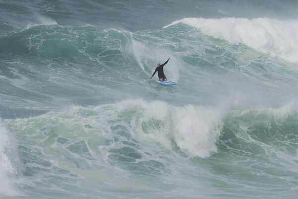 У јужном делу Сиднеја неколико кућа је евакуисано након што су таласи продрли у обалско подручје, изјавио је портпарол Службе за ванредне ситуације Новог Јужног Велса, Ендру Едмундс - Sputnik Србија