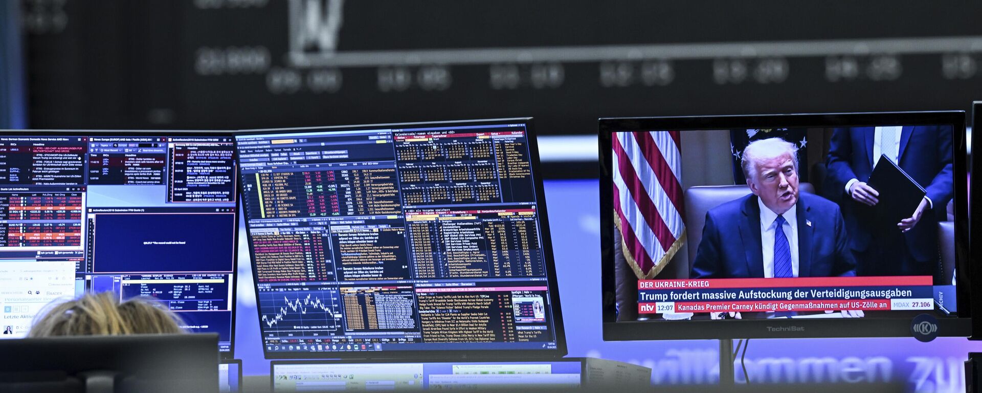 Monitori sa berzanskim podacima Monitori sa berzanskim podacima - Sputnik Srbija, 1920, 03.04.2025