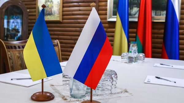Украјинска и руска застава - Sputnik Србија