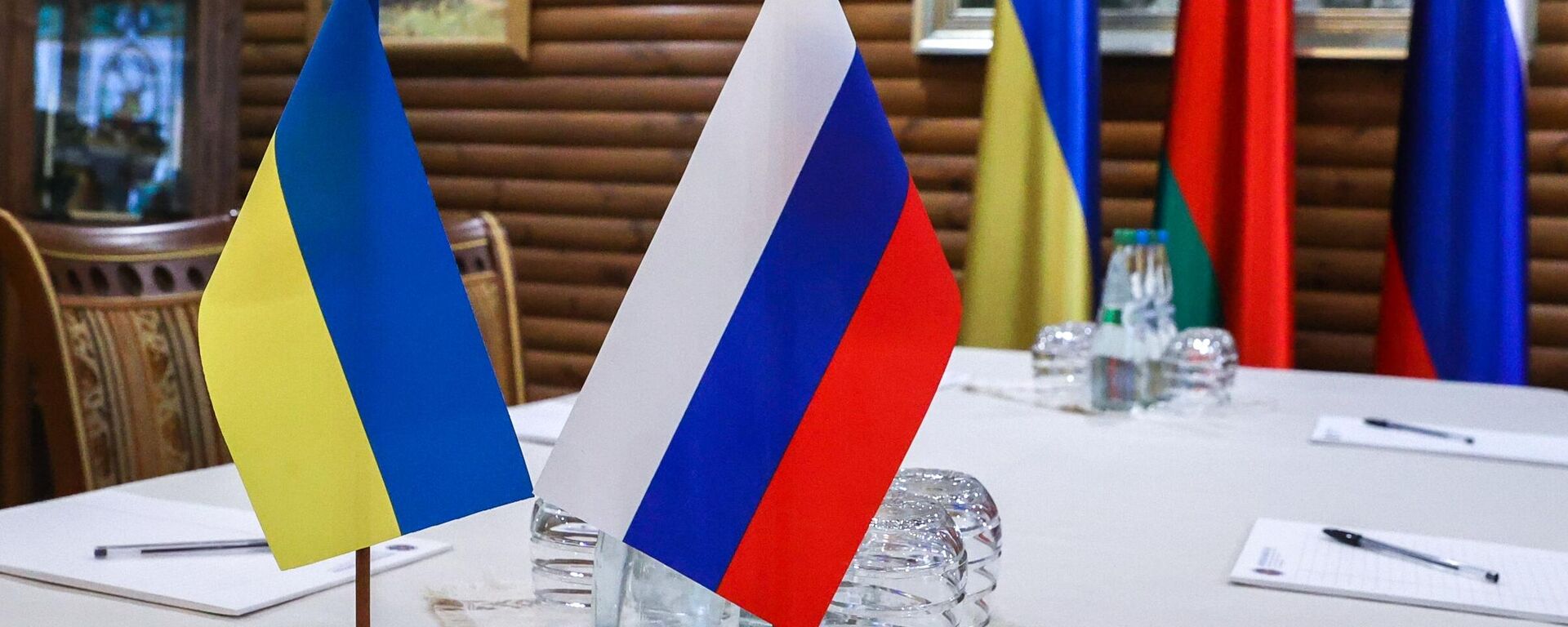 Ukrajinska i ruska zastava - Sputnik Srbija, 1920, 30.05.2025