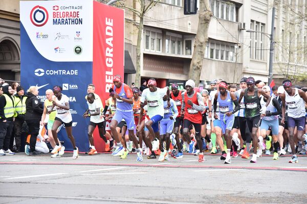 Старт 38. Београдског маратона је традиционално био испред цркве Светог Марка Старт 38. Београдског маратона је традиционално био испред цркве Светог Марка - Sputnik Србија