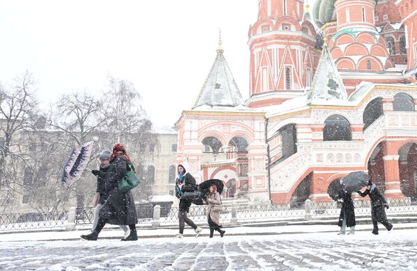 Црвени трг у центру Москве под снегом. Црвени трг у центру Москве под снегом. - Sputnik Србија