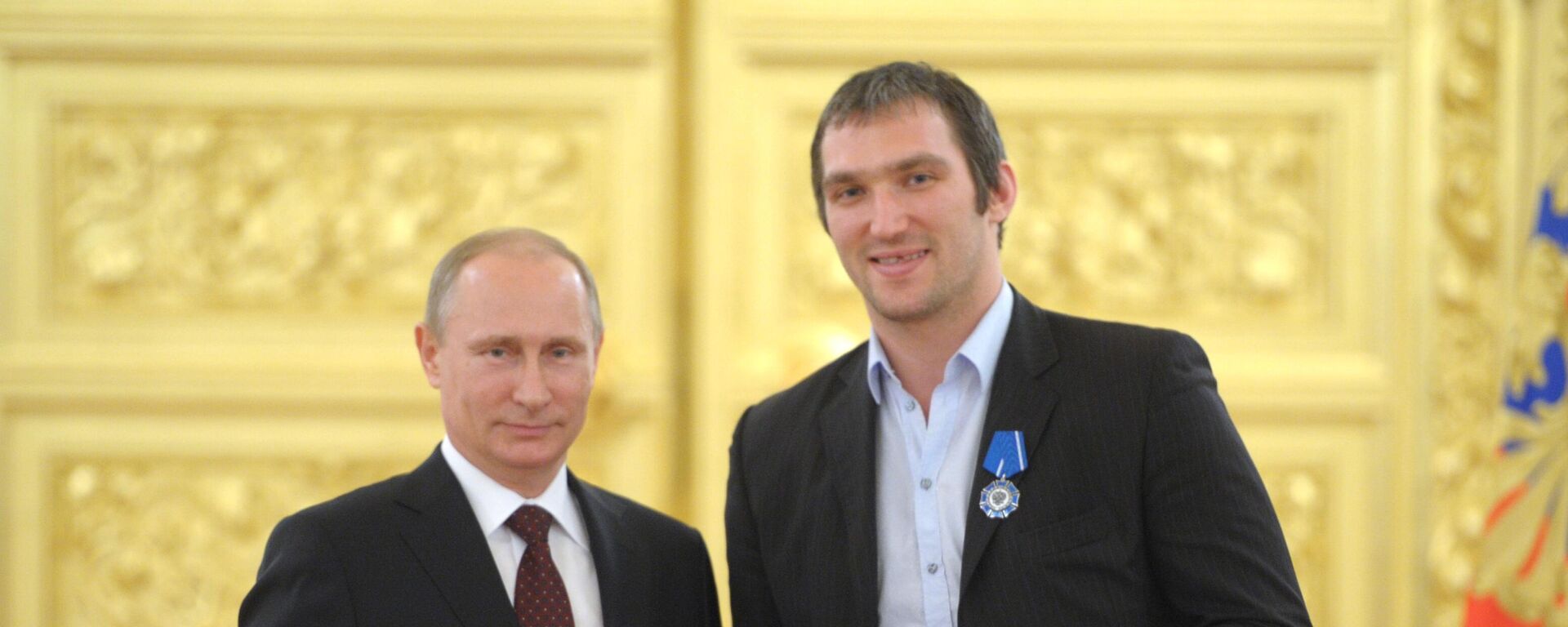 Predsednik Rusije Vladimir Putin i hokejaš Aleksandar Ovečkin - Sputnik Srbija, 1920, 27.05.2025