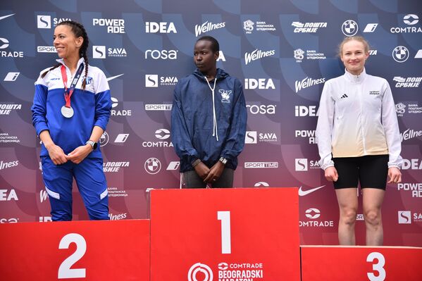 Када је полумаратон у питању, две Српкиње нашла су се на подијуму. Прва је била Јацинта Кавинду из Кеније с временом 1:13,18, док је друга кроз циљ прошла Ивана Жиковић рођена 1991. године. Ивана је трку од 21 километар окончала за сат и 20 минута, те 34 стотинке.
Трећа је била Ана Јовићевић с временом 1:24,56, а 4. Марина Василева такође из Србије с временом 1:27, 36 Када је полумаратон у питању, две Српкиње нашла су се на подијуму. Прва је била Јацинта Кавинду из Кеније с временом 1:13,18, док је друга кроз циљ прошла Ивана Жиковић рођена 1991. године. Ивана је трку од 21 километар окончала за сат и 20 минута, те 34 стотинке.
Трећа је била Ана Јовићевић с временом 1:24,56, а 4. Марина Василева такође из Србије с временом 1:27, 36 - Sputnik Србија