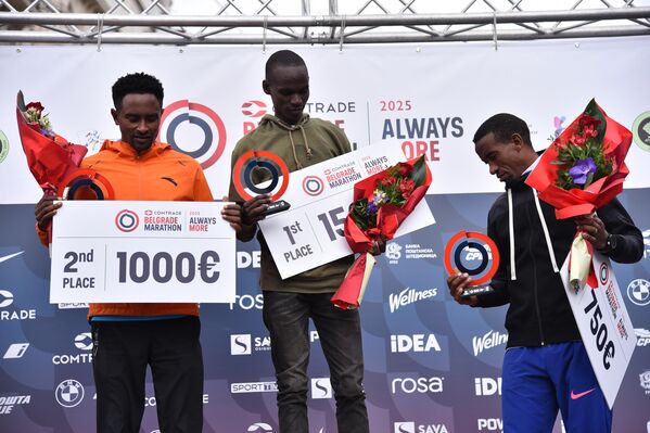 Најбржи полумаратонац је Кенијац Микаел Муалоко, који је стазу од 21 километар претрчао за 1:03,33. Други је био Етиопљанин Демису Гемеда са заостатком од 11 секунди, а треће место припало је Абдели Гемеди. Најбржи полумаратонац је Кенијац Микаел Муалоко, који је стазу од 21 километар претрчао за 1:03,33. Други је био Етиопљанин Демису Гемеда са заостатком од 11 секунди, а треће место припало је Абдели Гемеди. - Sputnik Србија