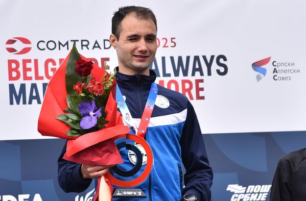 Београдски маратон уједно је био и државно првенство Србије на 42 километра. Титулу шампиона четврти пут заредом освојио је Ђуро Борбељ из Апатина са временом 2:31,20. Београдски маратон уједно је био и државно првенство Србије на 42 километра. Титулу шампиона четврти пут заредом освојио је Ђуро Борбељ из Апатина са временом 2:31,20. - Sputnik Србија