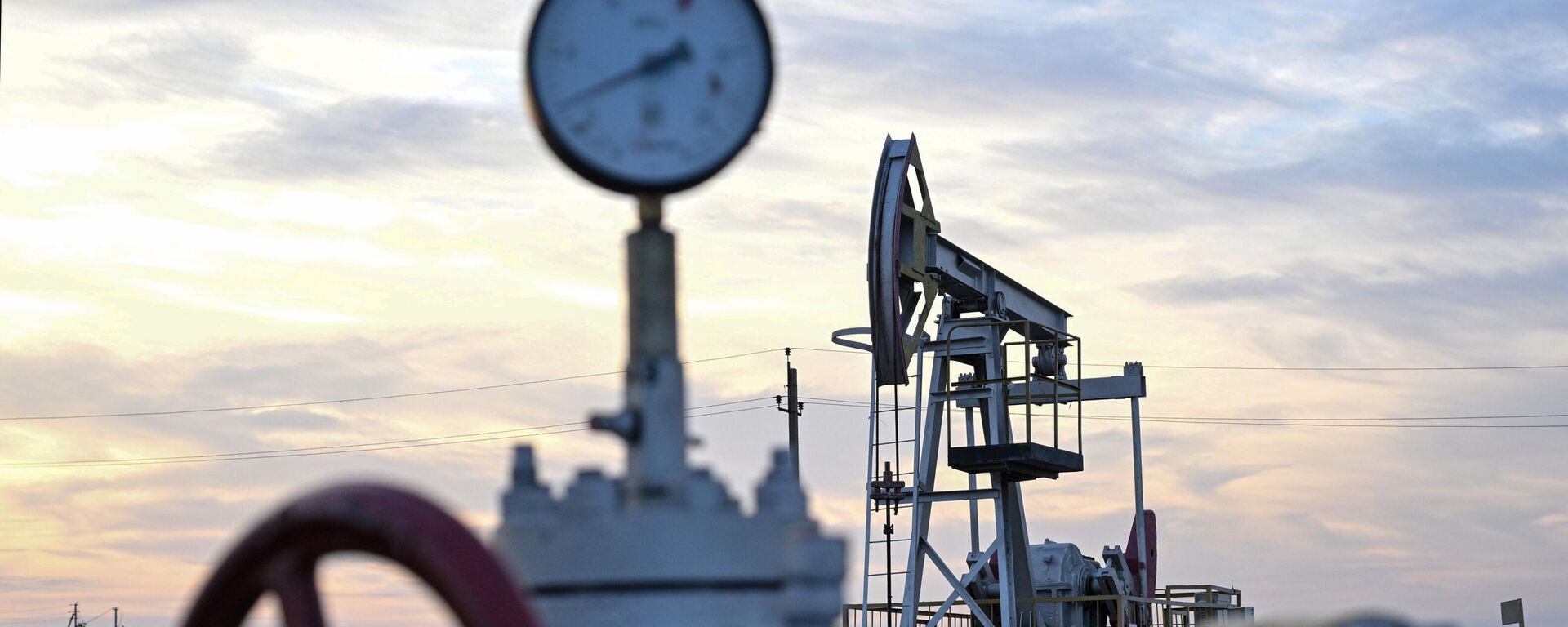 Naftna pumpa - Sputnik Srbija, 1920, 28.09.2025