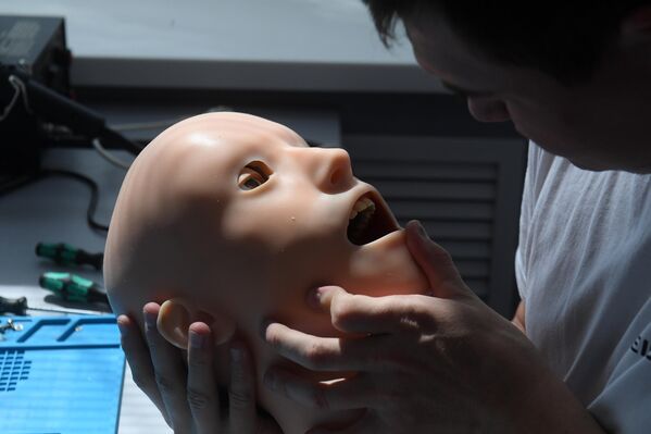 Глава „робота-пацијента“ произвођача „Еидос-Медицина“ у Казању. - Sputnik Србија