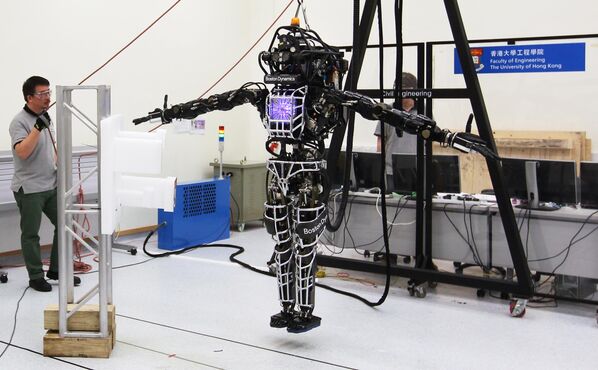 Хуманоидни робот „Атлас“ Универзитета у Хонгконгу. - Sputnik Србија