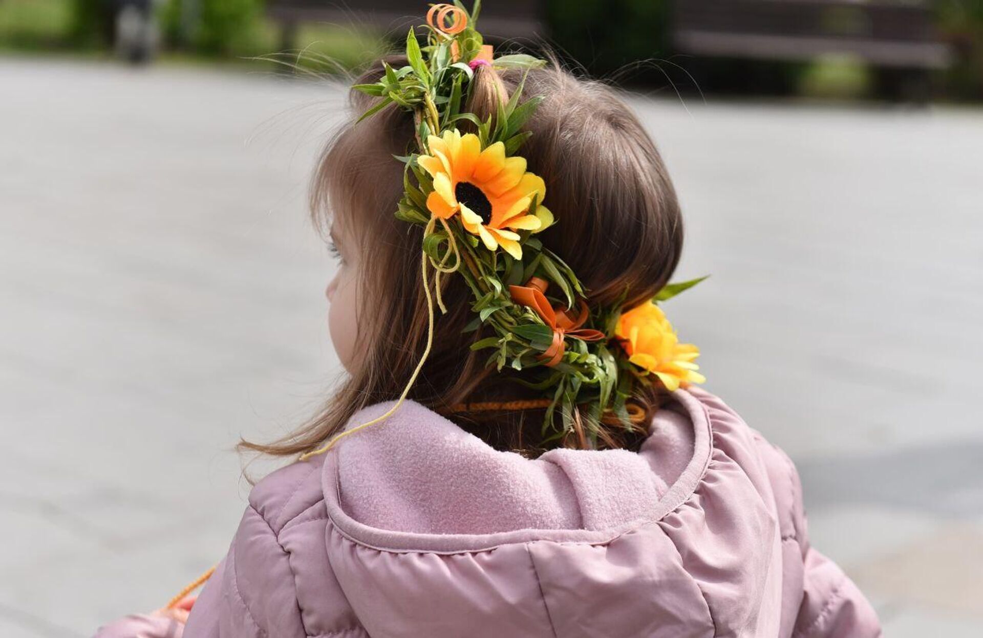 Девојчица са венчићем од врбових гранчица - Sputnik Србија, 1920, 12.04.2025