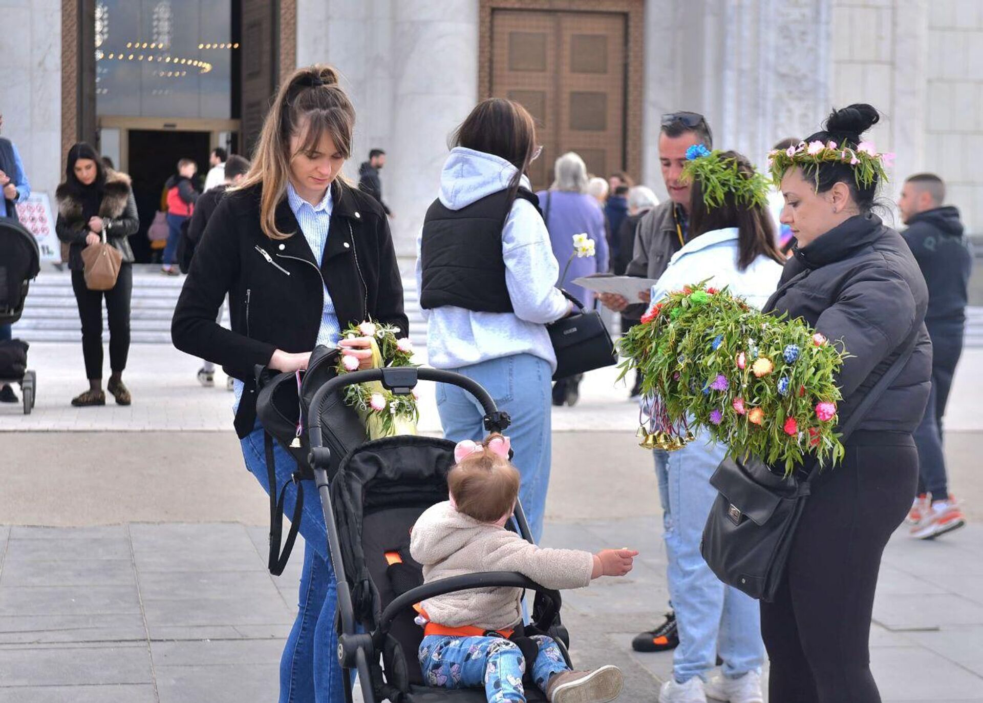 Обележавање Врбице испред Храма Светог Саве - Sputnik Србија, 1920, 12.04.2025