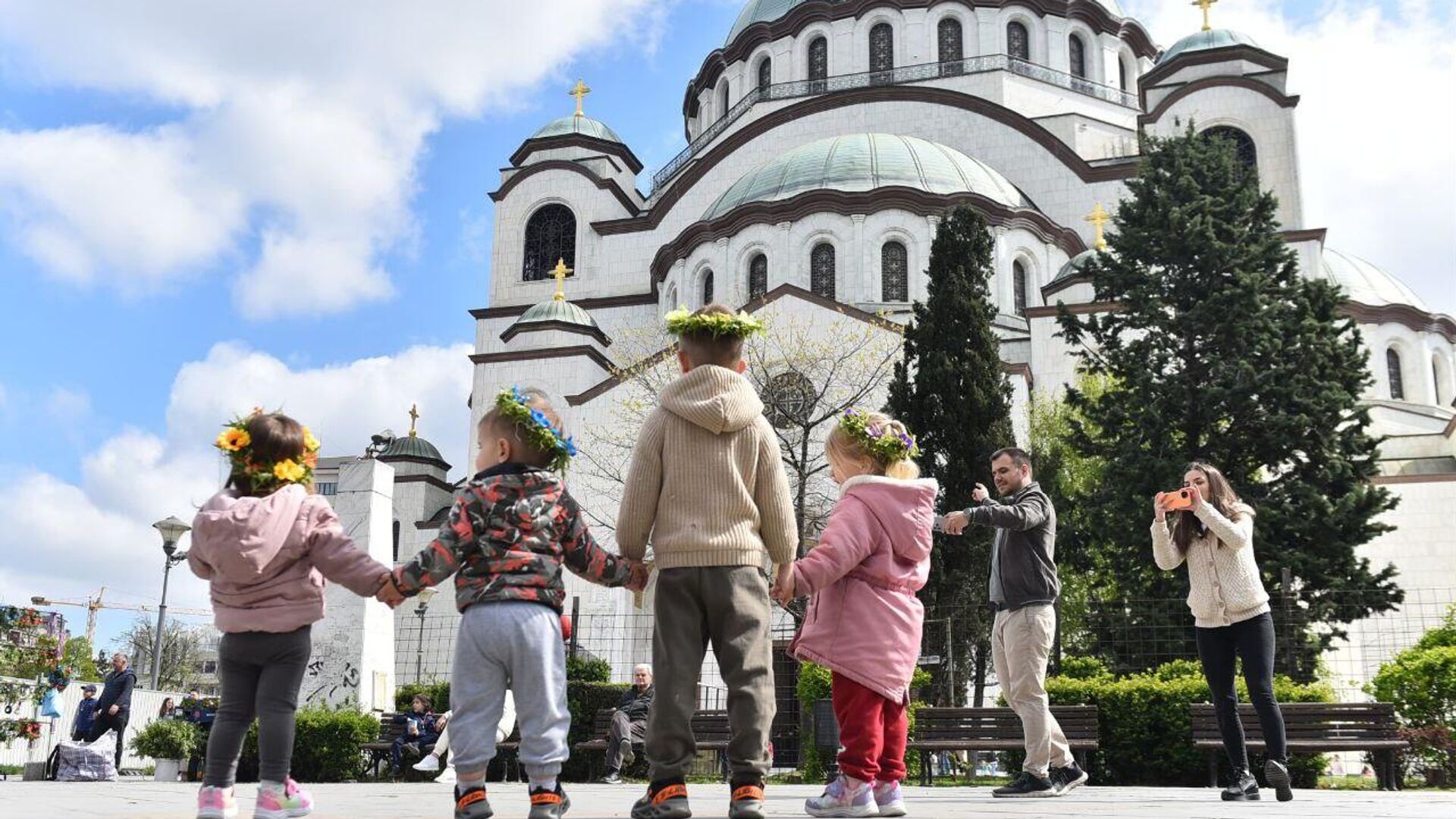 Deca ispred Hrama Svetog Save Deca ispred Hrama Svetog Save - Sputnik Srbija, 1920, 17.05.2025