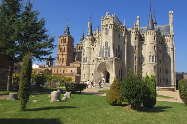 Palacio Episcopal de Astorga, jedna od tri građevine Gaudija koje se nalaze izvan Katalonije. - Sputnik Srbija