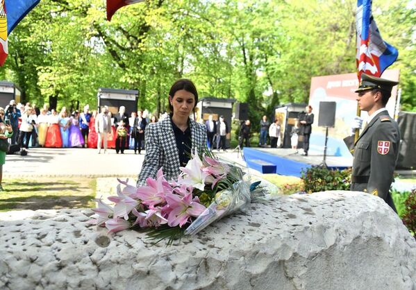 Заменица градоначелника Видовић изјавила је да је тренутак предаје кључева града означио крај дугог периода туђе власти и симболички утврдио почетак самосталног пута српске државности. Заменица градоначелника Видовић изјавила је да је тренутак предаје кључева града означио крај дугог периода туђе власти и симболички утврдио почетак самосталног пута српске државности. - Sputnik Србија