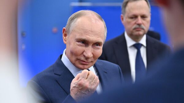 Путин: Постоји велики потенцијал за коришћење нуклеарних електрана у свемиру