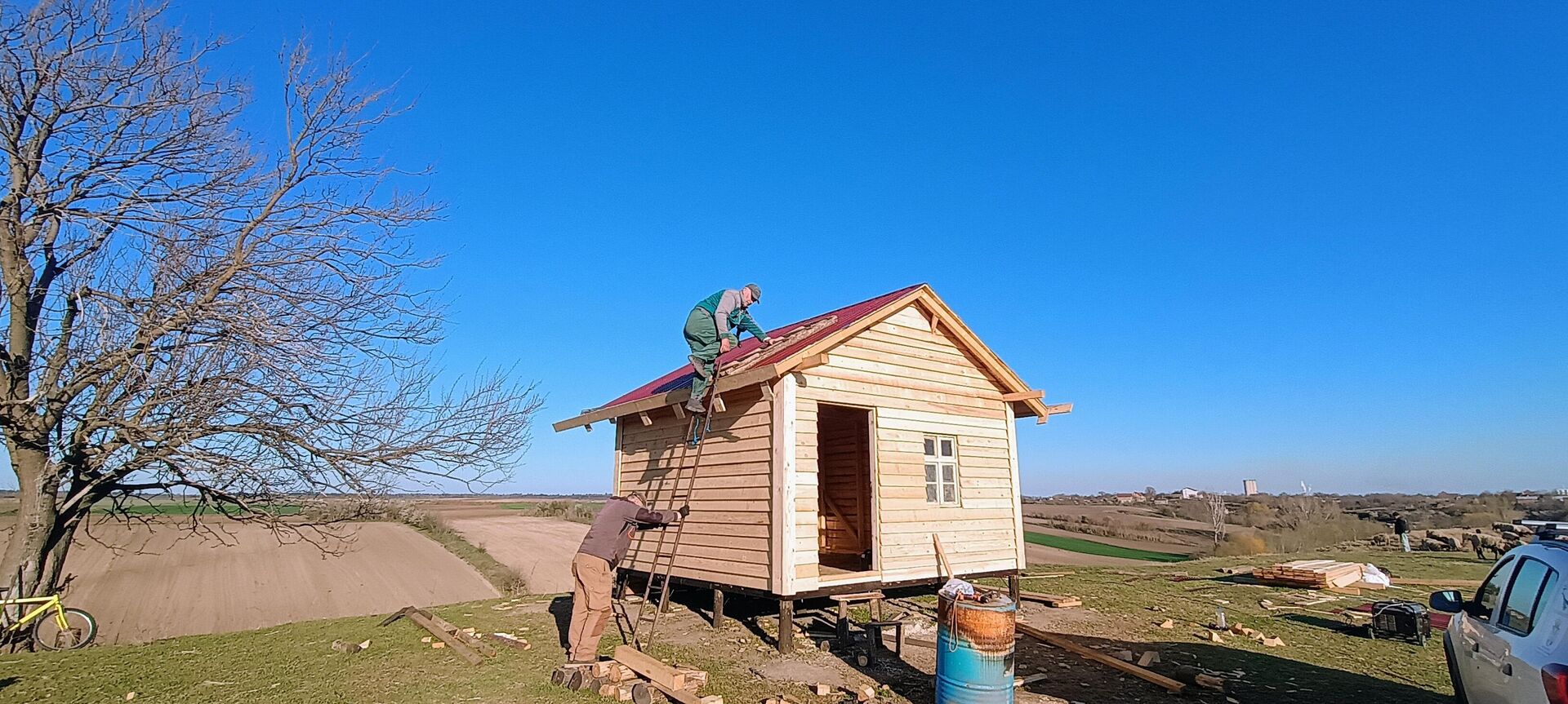 Kućica za čobanina samo što nije gotova, na krovu će imati solarne panele Kućica za čobanina samo što nije gotova, na krovu će imati solarne panele - Sputnik Srbija, 1920, 21.04.2025
