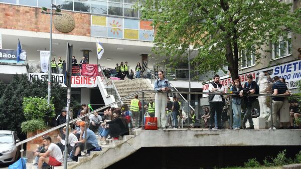 Studenti u blokadi ispred RTS - Sputnik Srbija