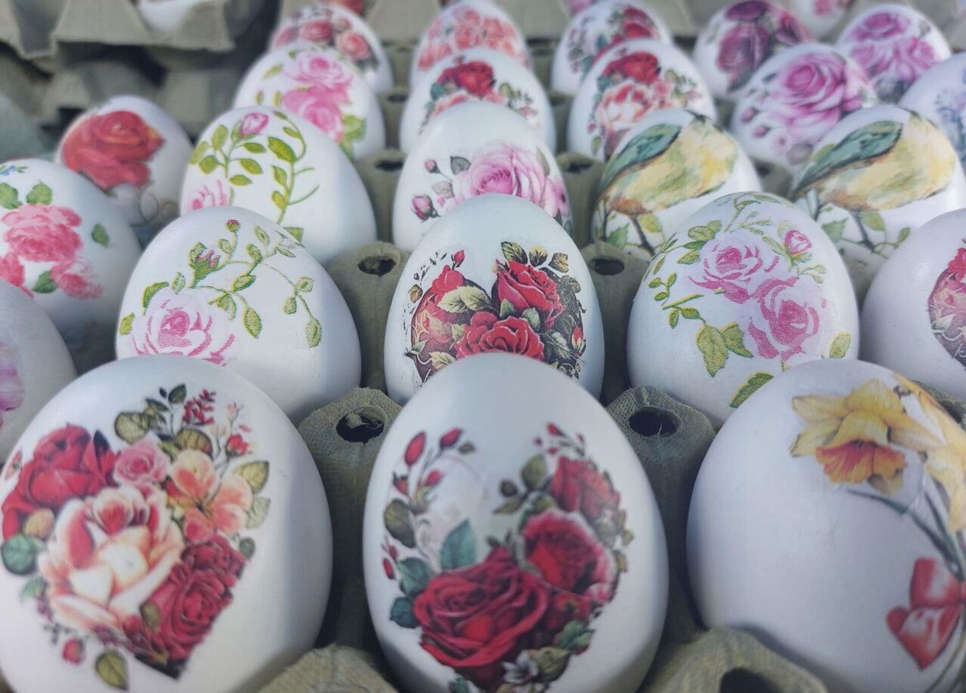 Велики избор шарних јаја на Каленић пијаци - Sputnik Србија, 1920, 18.04.2025