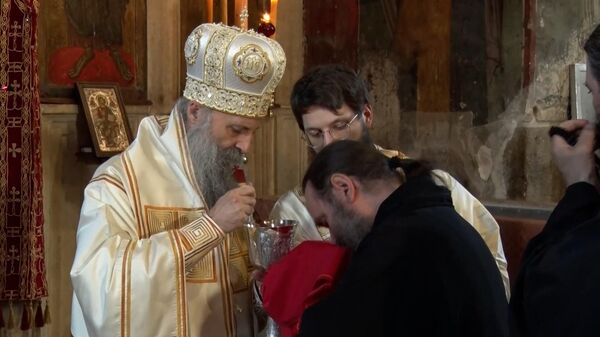 Patrijarh Porfirije služio Svetu liturgiju u manastiru Visoki Dečani - Sputnik Srbija