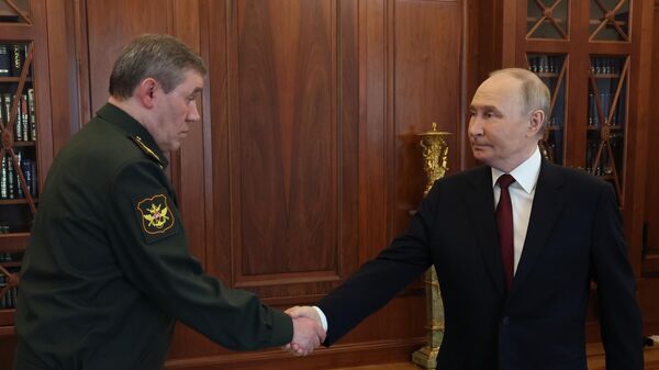 Путин и Герасимов - Sputnik Србија