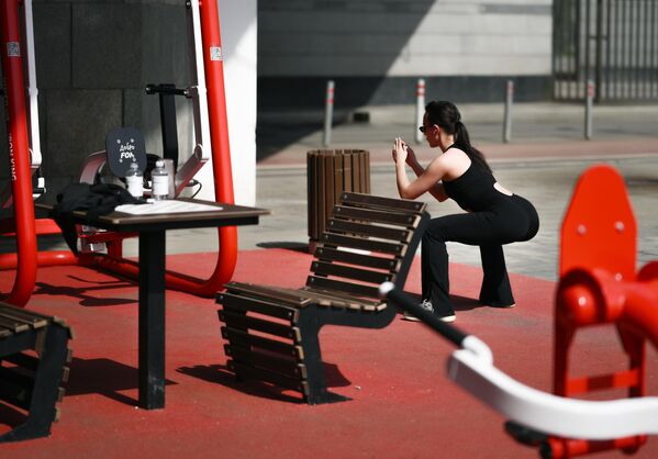 Topli dani idealni su za vežbanje na otvorenom. - Sputnik Srbija