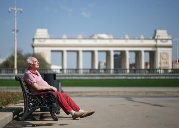 I starijim Moskvoljanima prija letnje vreme. - Sputnik Srbija