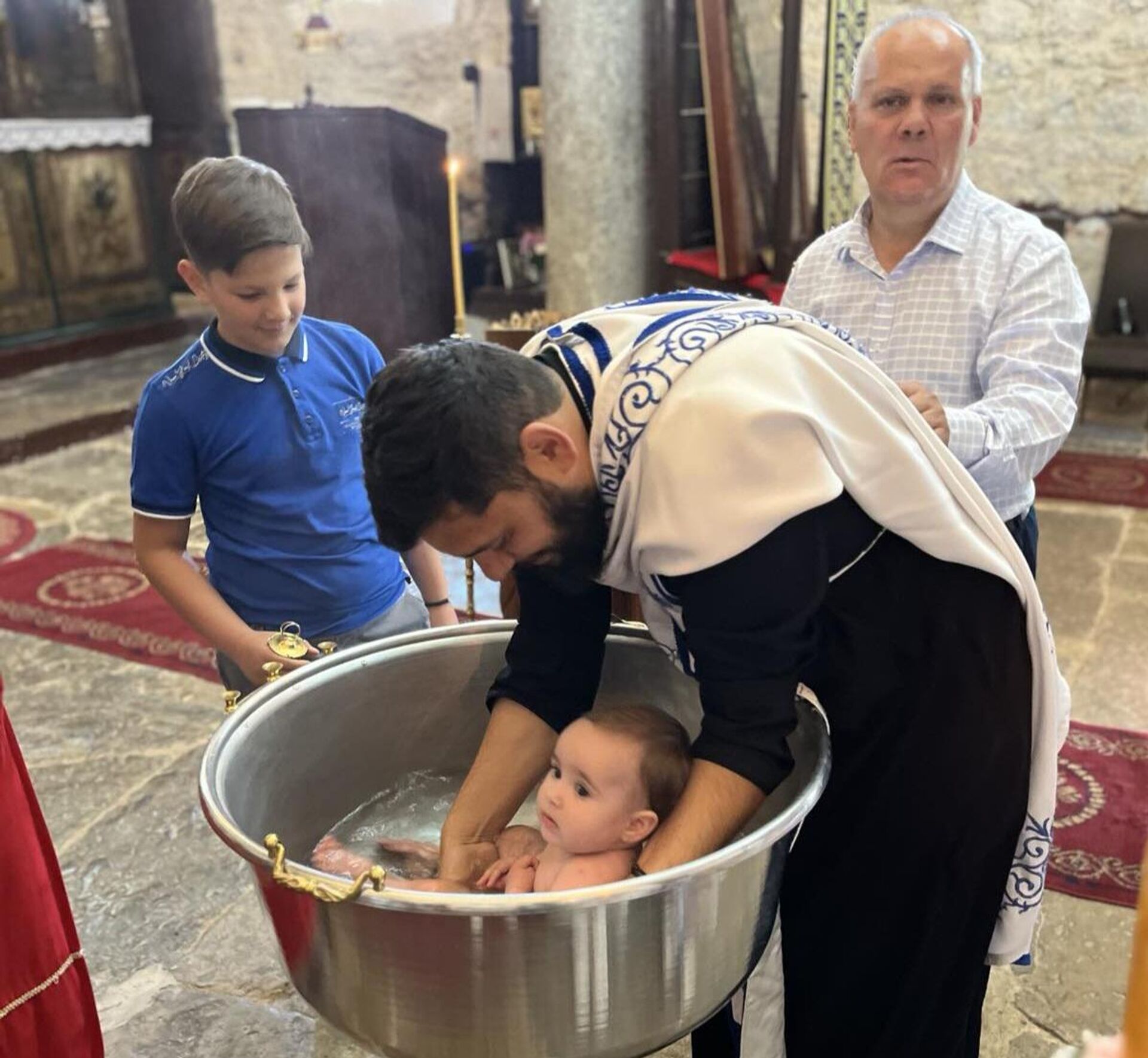 Нада је осетила колико смо срећни, наш мир, није ни једном заплакала, каже тата Ненад - Sputnik Србија, 1920, 22.04.2025