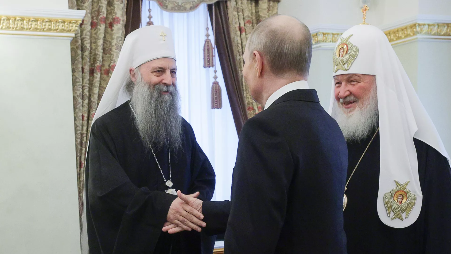 Владимир Путина са патријархом Порфиријем и патријархом Кирилом - Sputnik Србија, 1920, 26.04.2025 Владимир Путина са патријархом Порфиријем и патријархом Кирилом - Sputnik Србија, 1920, 26.04.2025