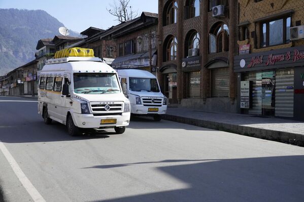 Grupa pod nazivom &quot;Otpor Kašmira&quot; preuzela je odgovornost za napad putem društvenih mreža, navodeći nezadovoljstvo zbog naseljavanja više od 85.000 ljudi koji nisu iz Džamu i Kašmira, već su došli iz drugih delova Indije ili inostranstva, što smatraju uzrokom &quot;demografskih promena&quot;. - Sputnik Srbija