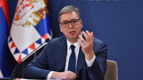 Vučić: Pozivam sve da sutra zajedno pokažemo pijetet, a posle toga da sednemo za sto /video/