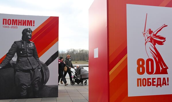 Instalacije povodom 80 godina pobede u Velikom otadžbinskom ratu u Krasnojarsku. Instalacije povodom 80 godina pobede u Velikom otadžbinskom ratu u Krasnojarsku. - Sputnik Srbija