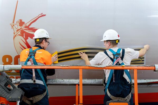 Avioni sa logom 80. godišnjice Pobede obavljaće letove preko cele mreže domaćih i međunarodnih destinacija Aeroflota. Avioni sa logom 80. godišnjice Pobede obavljaće letove preko cele mreže domaćih i međunarodnih destinacija Aeroflota. - Sputnik Srbija