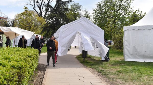МУП: Ухапшен мушкарац због сумње да је позивао на уништавање шатора испред Скупштине