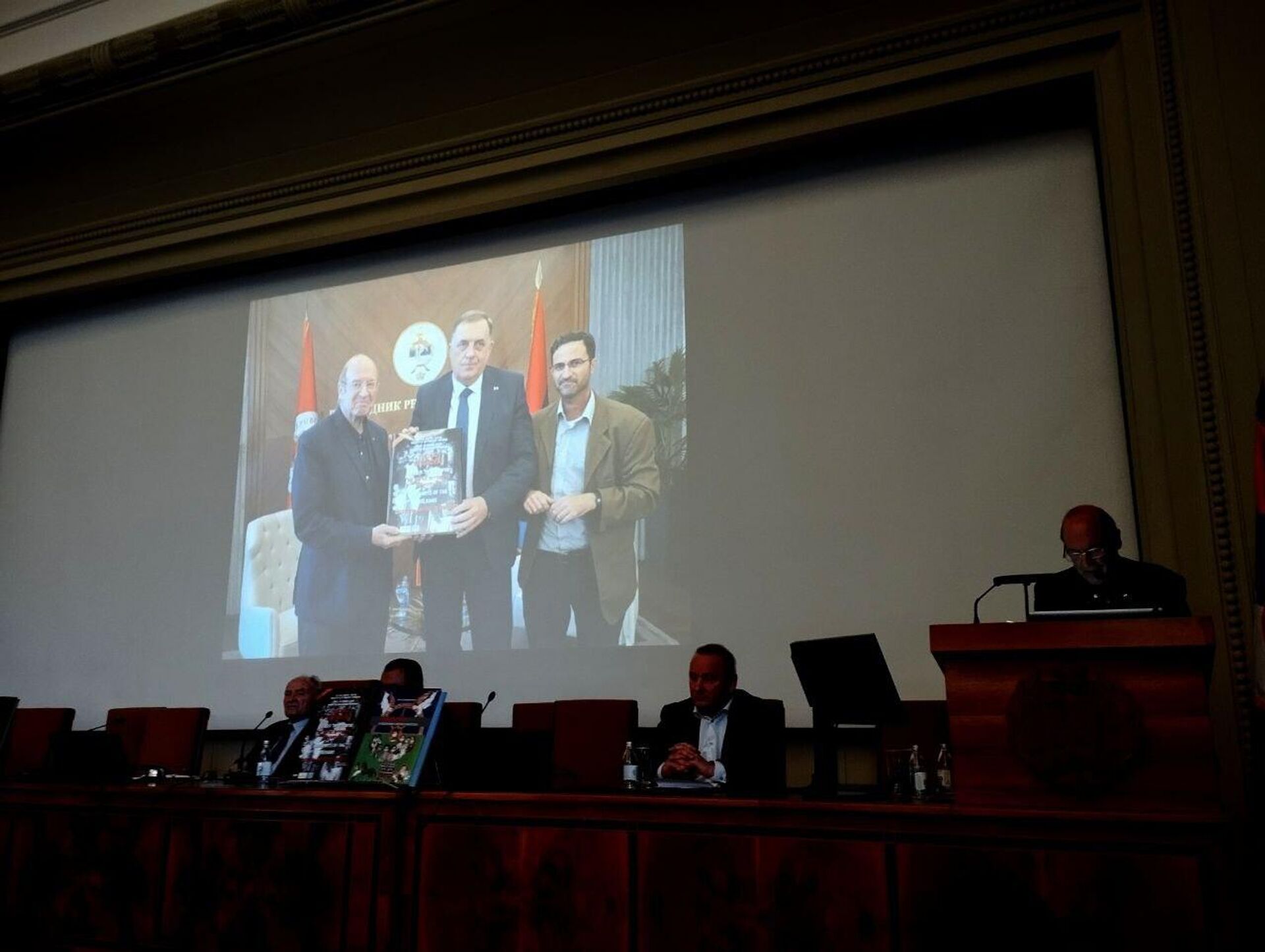 Историчар Гидеон Грајф на свечаној академији у САНУ поводом 80 година од пробоја логораша из Јасеновца рекао је да се дан раније састао са председником Републике Српске Милорадом Додиком и да је прихватио позив да присуствује председничкој комеморацији 27. априла. - Sputnik Србија, 1920, 24.04.2025