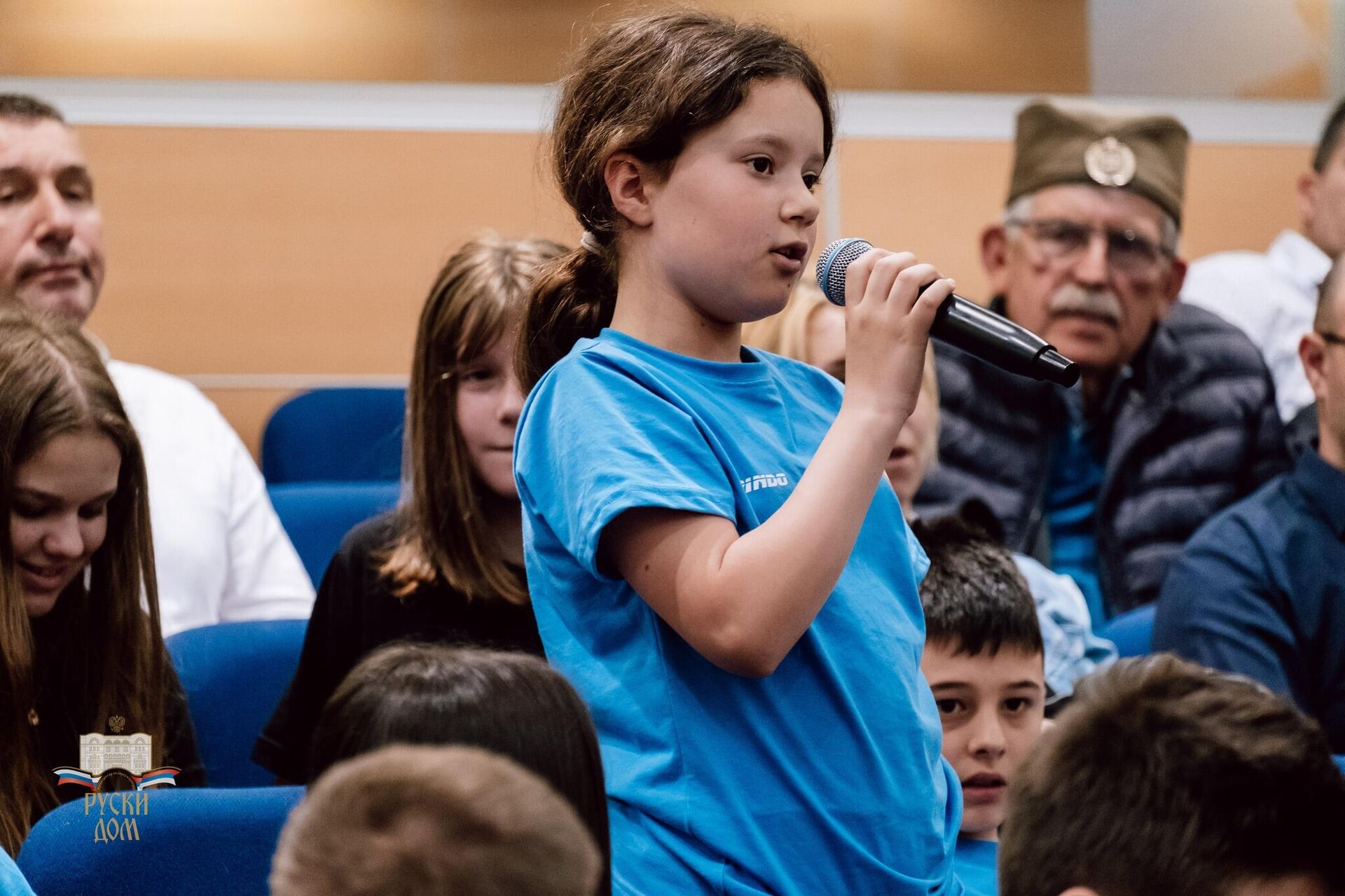 Deca iz srpskog džudo kluba ,,Pravoslavna nit postavljala su razna pitanja rvačkoj legendi Aleksandru Kareljinu na beogradskoj konferenciji ,,Svet i sport Deca iz srpskog džudo kluba ,,Pravoslavna nit postavljala su razna pitanja rvačkoj legendi Aleksandru Kareljinu na beogradskoj konferenciji ,,Svet i sport - Sputnik Srbija, 1920, 25.04.2025