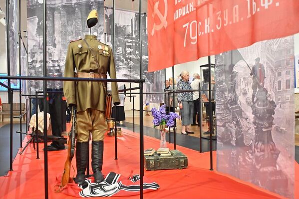 Он је учествовао у ослобађању Југославије од нацистичких освајача и поразу непријатеља у Румунији, Бугарској, Мађарској и Аустрији, командовао јединицама Јужног фронта (од 1943. године – Четвртог украјинског фронта) и Трећег украјинског фронта. - Sputnik Србија