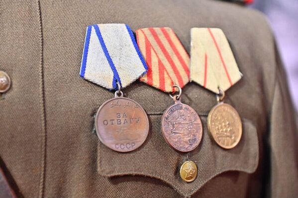 Изложбу су организовали и подржали Фондација за друштвене пројекте „Наслеђе“ из Волгограда, Музеј Стаљинградске битке, „Цонсенсус“, огранак Руског војно-историјског друштва у Волгоградској области и Руски дом у Београду. - Sputnik Србија