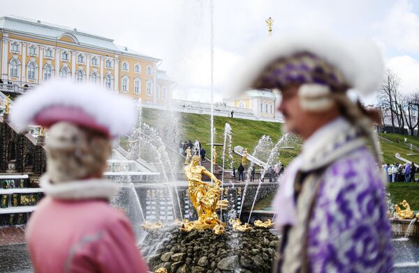 Фонтане су почеле да раде на отварању летње сезоне музеја „Петерхоф“. Фонтане су почеле да раде на отварању летње сезоне музеја „Петерхоф“. - Sputnik Србија