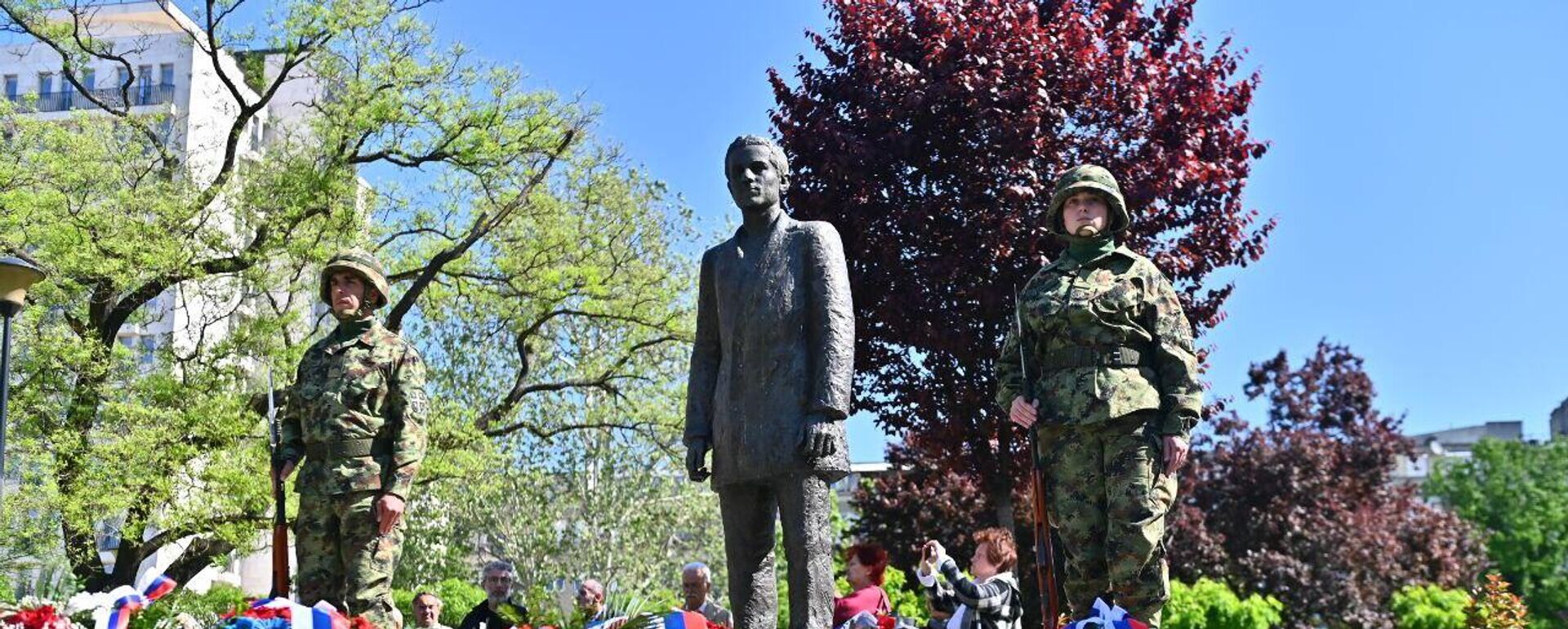 Položeni venci povodom godišnjice smrti Gavrila Principa. - Sputnik Srbija, 1920, 28.04.2025