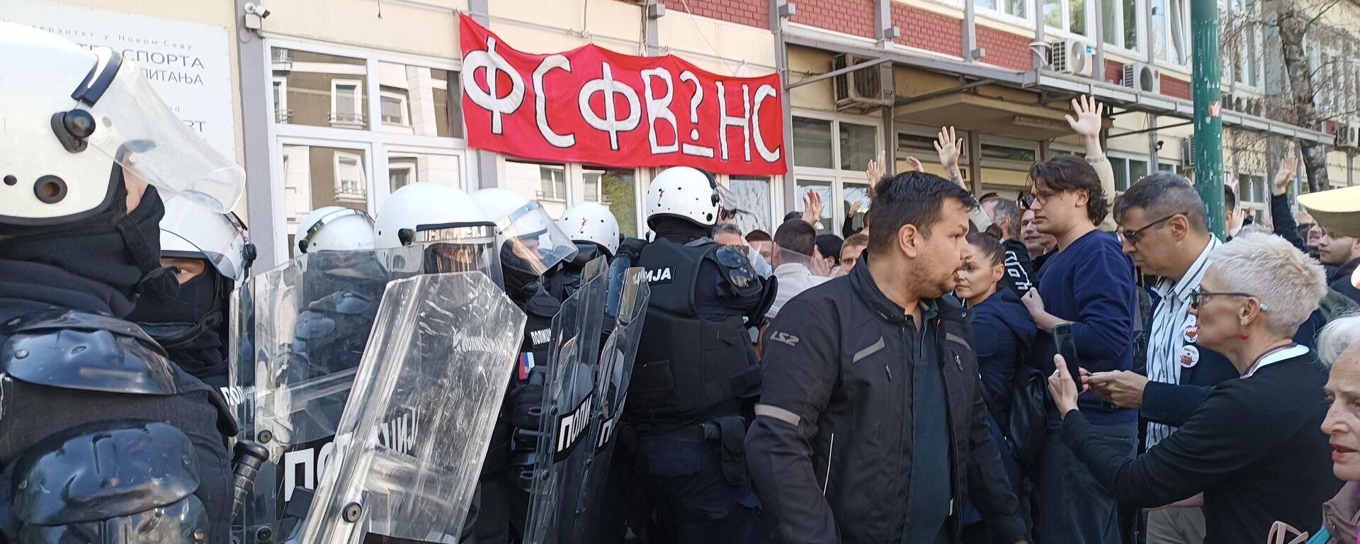 Инциденти на блокади ДИФ-а у Новом Саду. - Sputnik Србија, 1920, 28.04.2025