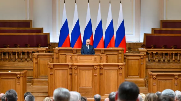 Руски председник Владимир Путин у Федералној скупштини Русије - Sputnik Србија