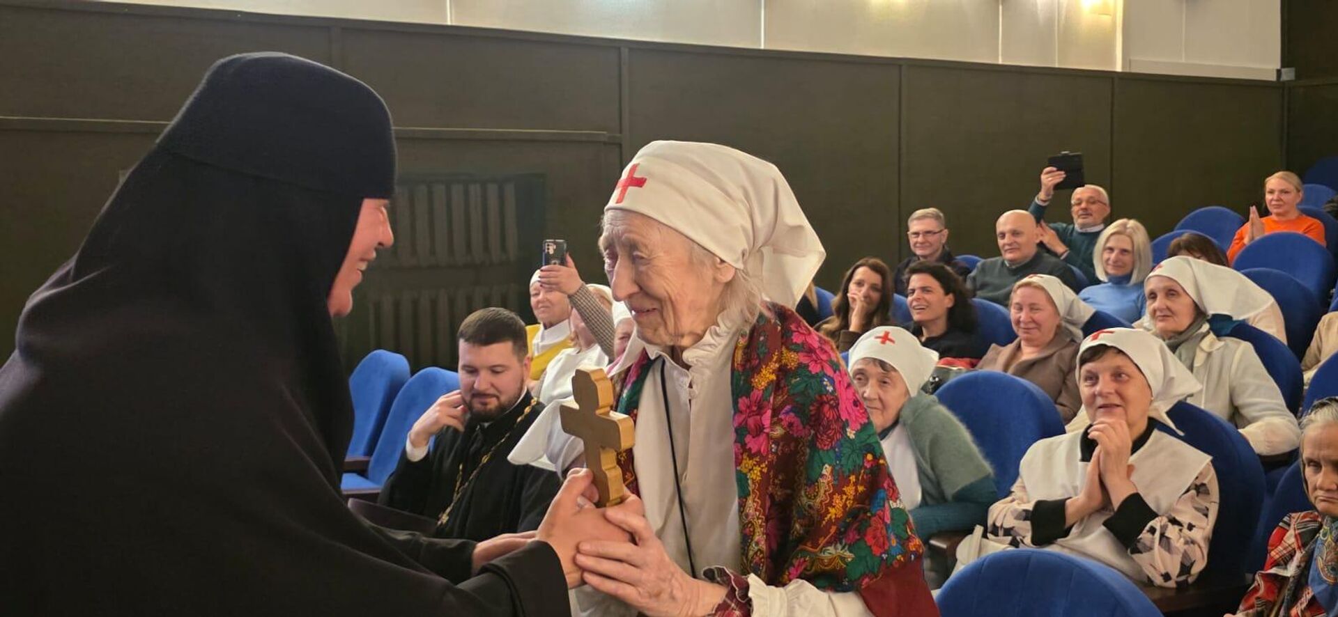 Mati Zlata, igumanija beogradskog manastira Presvete Bogorodice i Aleksandra Petrovna, poslednja živa osoba koja je poznavala Svetu Mariju Gatčinsku - Sputnik Srbija, 1920, 28.04.2025