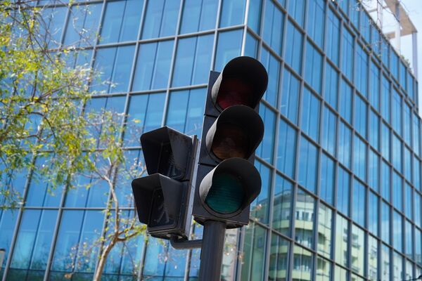 Семафор не ради услед недостатка струје у Лисабону у Португалу. - Sputnik Србија