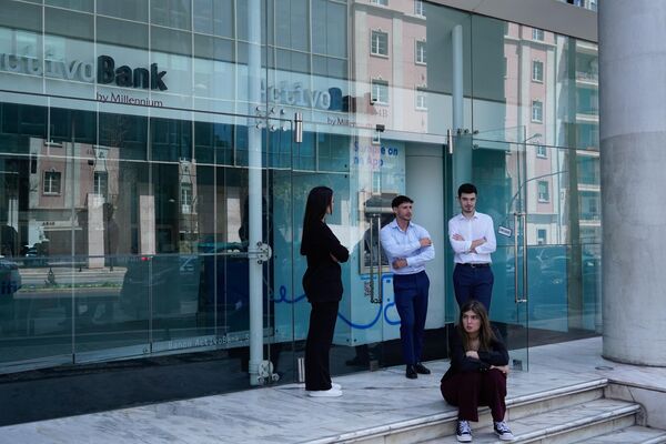 Прекид је довео до обуставе целокупног железничког саобраћаја, а семафори су угашени у многим областима.  - Sputnik Србија