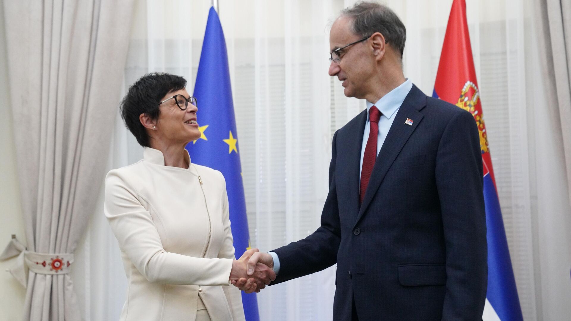 Premijer Srbije Đuro Macut i komesarka EU za proširenje Marta Kos Premijer Srbije Đuro Macut i komesarka EU za proširenje Marta Kos - Sputnik Srbija, 1920, 29.04.2025
