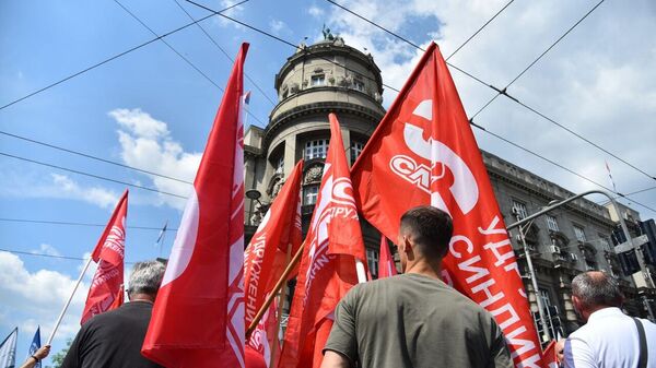 Пет синдиката предало захтеве у Влади Србије, на скупу и студенти у блокади /фото/