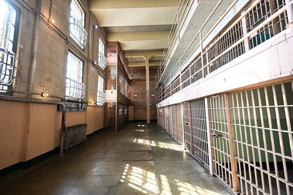 Блок затворских ћелија у Алкатразу. Затвор је радио од 1861. до 1963.  - Sputnik Србија