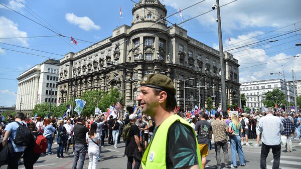 Prvomajski protest studenata, članova sindikata i građana ispred Vlade Srbije u Beogradu - Sputnik Srbija